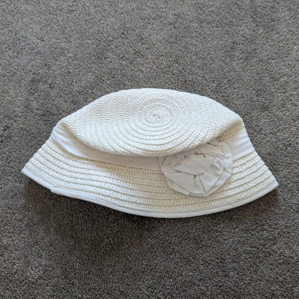 Charming Children's Place White Crocheted Sun Hat with Floral Detail - Size 7-8